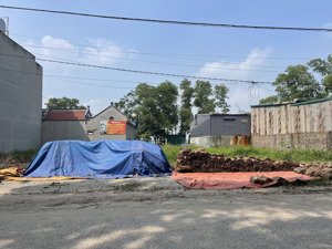 bán đất đấu giá hương trầm đường rộng 20m vẻ hè 5m. vị trí thoáng sáng rực rỡ.