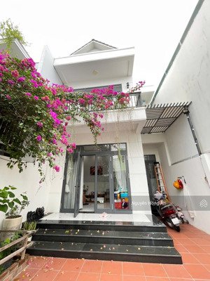 nhà nha trang thiết kế đẹp có sân oto 120m2 ngang 6m rộng rãi gần tttp full nội thất