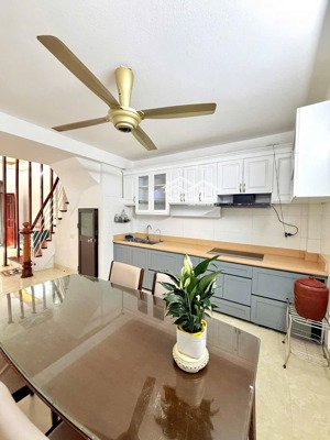 cần bán nhà ngõ rất thoáng, phố đội cấn, mặt tiền 5m, 40m2 x 5 tầng, ba đình, giá 8.5 tỷ