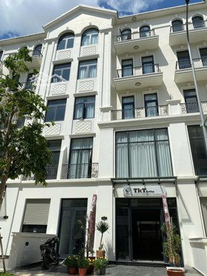 bán nhà phố đầy đủ nội thất - 5 tầng tại vinhomes grand park - vinhomes quận 9