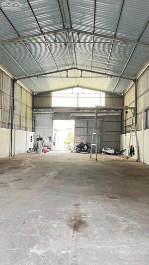 CHO THUÊ XƯỞNG 400m2 GIÁ 35tr MẶT TIỀN ĐƯỜNG LỚN