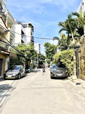 biệt thự đẳng cấp ngay công viên làng hoa, 229m2 ngang 11.5x20, 4 tầng, có hầm