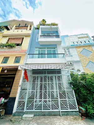 hẻm xe tải - oto tránh - nhà 4 tầng sân thượng - gần chợ bà chiểu - giáp q1 - nhỉnh 5 tỷ