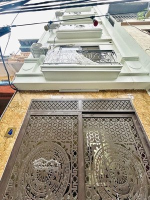 nhà 30 m 5 tầng ngõ oto qua nhà, cách bến xe giáp bát mới 1 km 6 tỷ