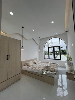 nhà mới 2 lầu 3pn 2wc dt 5x13 bán nhanh 4.08 tỷ , hẻm 439 hồ học lãm