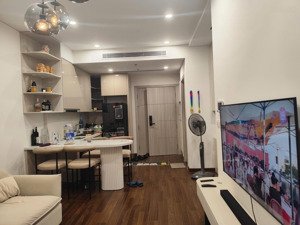 cho thuê căn hộ tại masteri west heights. toà d tầng 9, full đồ xịn, giá 11,5tr. cuối t10 vào