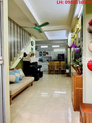 chính chủ bán nhà 3 tầng logoc dân xây sổ đỏ 40m2 full nội thất ở di trạch cách đh công nghiệp 800m