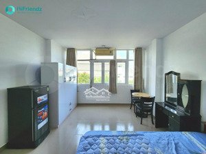 cho thuê căn hộ 1 phòng ngủ , tách bếp, gần cầu sài gòn