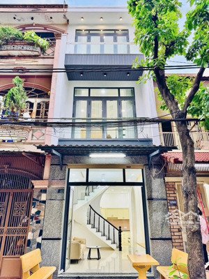 người thân cần bán gấp nhà 65,9m2 giá 2tỷ250triệu ở nguyễn văn đậu p.11 bình thạnh. sổ hồng riêng