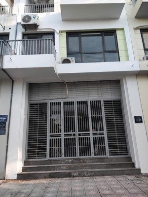 cho thuê cửa hàng, showroom trưng bày sản phẩm 68m2 tầng 1 độc lập 100% giá chỉ 9 triệu