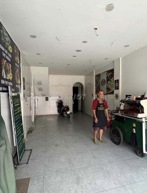 cho thuê nhà mặt tiền_ đinh tiên hoàng_ quận 1 , khúc 2 chiều kinh doanh tự do , sử dụng 240m2