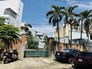 giá ngộp lô đất lớn ngay trung tâm rất tốt, mặt tiền đường chỉ có 63.5 triệu/m2