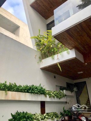 hàng hiếm tại hoàng đạo thúy, 6,2 tỷ,diện tích lớn 110m2, nhà mặt phố 4pn, 3wc