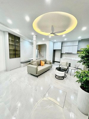 bán nhà cầu giấy, nội thất xịn sò, sát phố, 33m2, 8.2 tỷ.