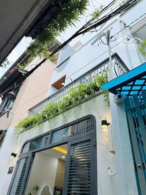 nhà chính chủ bán gấp, đ.trương định, p9, q3, dt 58m2, giá 2 tỷ 800tr, sổ hồng riêng chính chủ