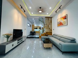 chú cần bán nhà đường nguyễn thái sơn, cách đường chính 20m 1 trệt 1 lầu 3pn, 3wc dt 54m2 hướng tây