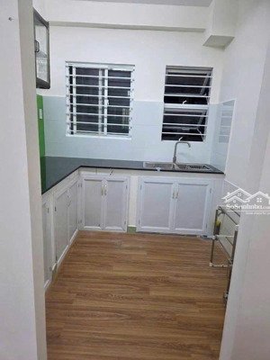 căn hộ 40m2,1p ngủ, wc , c/c bàu cát, p10, tb,5tr/th. thang bộ