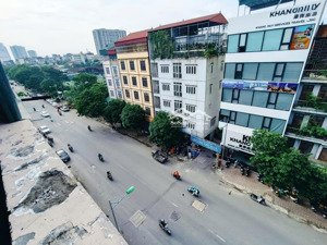 cho thuê nhà mặt phố trần quốc hoàn, cầu giấy 6 tầng, thông sàn, thang máy, đh, nl, 40tr/tháng .