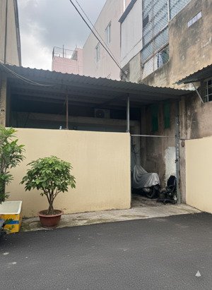 chính chủ cần bán nhanh nhà hẻm 305/ lê văn quới, dt: 5m x 21m, cấp 4, giá: 5.8 tỷ