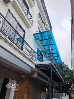 chính chủ cần bán nhà mới xây 5 tầng 10m ra phố