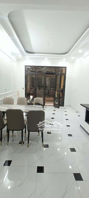 bán nhà mới, 5 tầng, thang máy, mặt tiền 4m. trước nhà rộng 3.5m. phố đại la, mình khai, đống đa