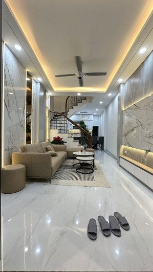 nhà ngõ hoà bình 7 minh khai, gần bạch mai. mb42m2, nhà 4t mới, full nội thất, vị trí đẹp.