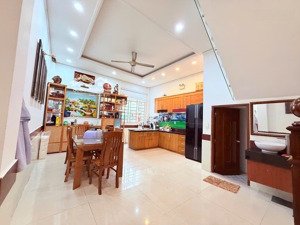 bán nhà gần ngay sân golf tân sơn- cách chợ 5p- 75m2 - 5x16 - 3 tầng - 4 pn - 4 wc - giá 6 tỷ 9