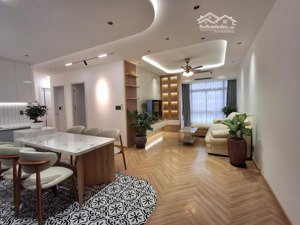 cần bán căn góc sky garden 2, pmh, q7 nhà đẹp, giá siêu rẻ. lh: em hằng