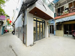 bán nhà nhỏ xinh, góc 2 mặt hẻm trần khắc chân, quận 1, 2 tầng, giá 4.38 tỷ