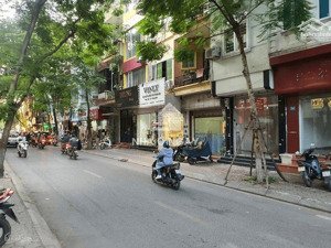 bán nhà phân lô đỗ quang, trung hoà, cầu giấy. dt 40m2 x 5 tầng; mt 4.5m. giá 18.5 tỷ. 