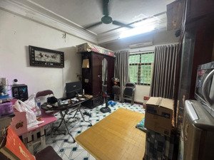 quốc tử giám, đống đa. dt 41m² x 5 tầng, mt 4m, giá 23 tỷ. mặt phố kinh doanh.