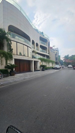 trung tâm hồ tây - nhà cách hồ tây 20m - mặt ngõ kinh doanh hotel - ô tô
16 chỗ vào nhà