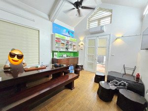 bán nhà phố khương trung 150m2, xây 5 tầng. giá 20 tỷ, sổ đỏ chính chủ. trung tâm phố khương trung.