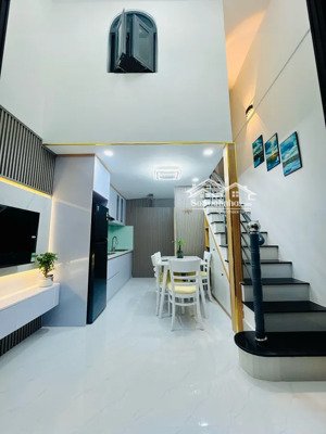 bán nhà riêng tại lê văn sỹ, 4,68 tỷ, 17m2, view đẹp, q3, hcm