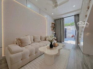 bán nhà mới đẹp, đầy đủ nội thất đường 8m oto nguyễn công trứ, sơn trà