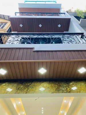 hàng nóng . phân lô quân đội . phố hoàng văn thái - ô tô vào nhà - quy hoạch ổn định - vị trí siêu