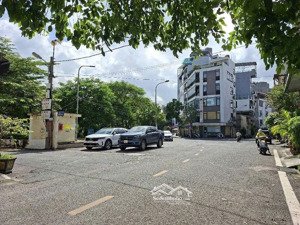 bán nhà mới tinh lâm hạ bồ đề - tháng máy - gara ô tô - đường trước nhà ô tô tránh - thang máy