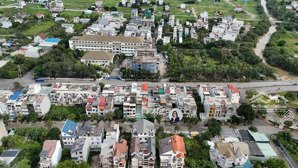 bán lô đất nhà phố dt 9mx18.2m=166m2 kdc kiến á .vị trí đẹp mặt sau đường liên phường. giá 14.9tỷ