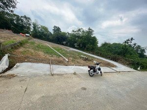 hàng fo mặt trục chính thôn .cách trường học chợ chỉ 500m . giá đầu tư .lh :0972076383