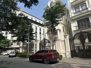 biệt thự lô góc hàng xóm sudico mỹ đình - vỉa hè ô tô - sân vườn 145m2 chỉ nhỉnh 40 tỷ