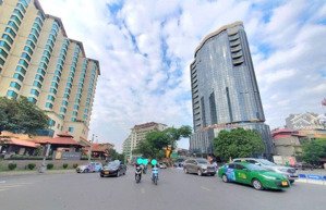 mặt phố nghi tàm - gần ngã 5 yên phụ - dt 62m2 - mt 5m - giá đầu tư - xây tòa nhà văn phòng đẹp