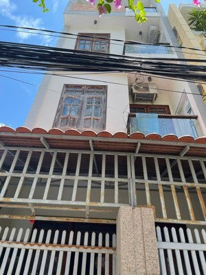 chính chủ cho thuê nhà tại trung tâm, vị trí dễ dàng di chuyển đến các tiện ích xung quanh