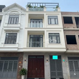 bán nhà trung tâm mỗ lao - dt 45m x 4 tầng - ô tô vào nhà - sổ vuông đẹp