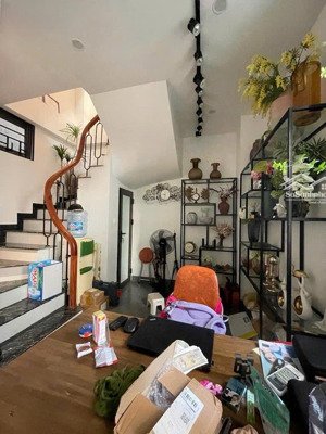 bán nhà 5 tầng xây kiên cố ngõ kiến thiết, đại la hiếm nhà bán, góc 3 mặt thoáng sáng. dt 26m2 tl