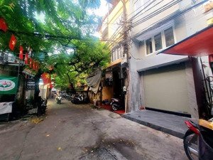 nhà 4 tầng , 3pn, 3vs, trước cửa ô tô quay đầu, tiện vừa ở vừa kinh doanh, gần hồ hai bà trưng