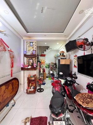 nhà đẹp q4- hẻm 3m- 32m2 - 2 tầng đúc - ko qh- chỉ 3 tỷ