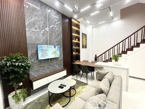 bán gấp nhà đình thôn ô tô đỗ cửa, lô góc. dt 38m x 5t, mt 4m giá chỉ 7.6 tỷ ( tl )