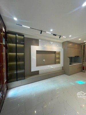 nhỉnh 7 tỷ sở hữu nhà cầu diễn mới xây full nội thất- ngõ oto tránh- nhà 6 tầng