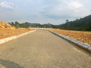 Các Sếp mua đất xây Villas nghỉ dưỡng ,thì ko thể bỏ qua e này ,không khí trong lành Vị trí kết nối thuận tiện