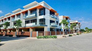 bán căn góc sân vườn giá 5,050 tỷ( 100% đã gồm phí thuế). vị trí đẹp nhìn sông công viên